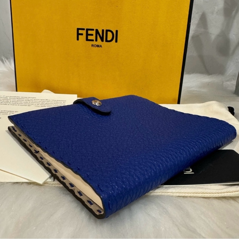 Fendi Blue Pebbled Leather weekly Small Agenda - Picture 2 of 16